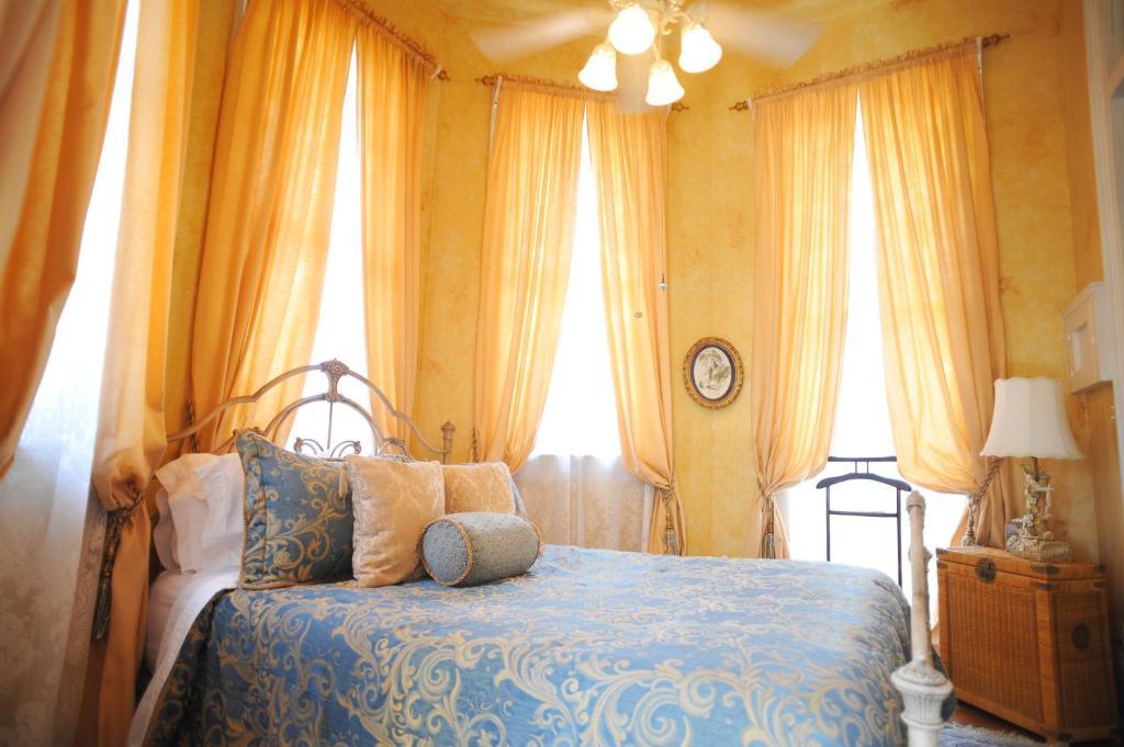 Hh Whitney House - A Bed & Breakfast On The Historic Esplanade New Orleans Room photo
